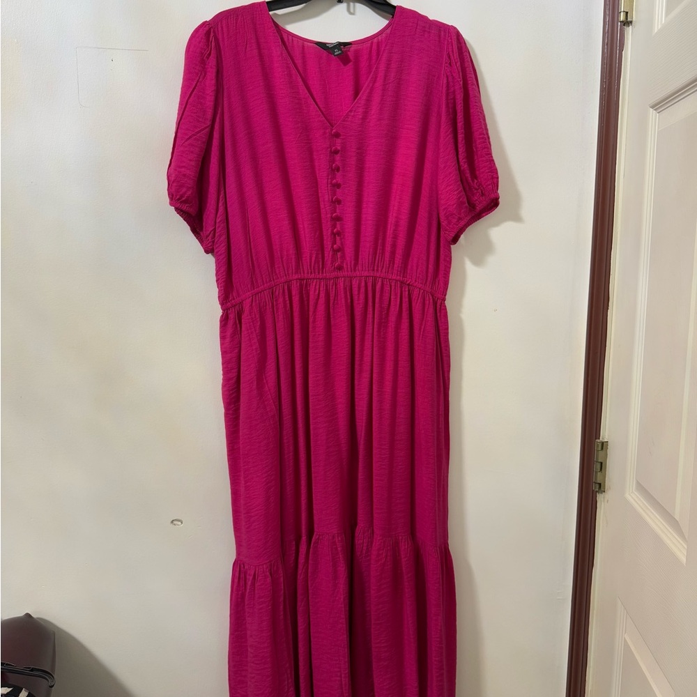 Beautiful Simply Vera Vera Wang Pink Maxi Dress w/buttons. Very comfortable